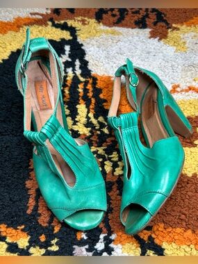 Cutest, MIZ MOOZ heels!!